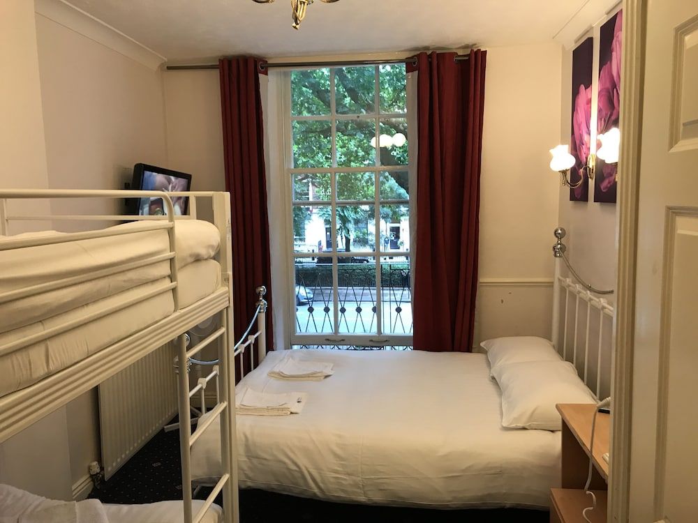 Springfield Hotel London Quadruple Room 5