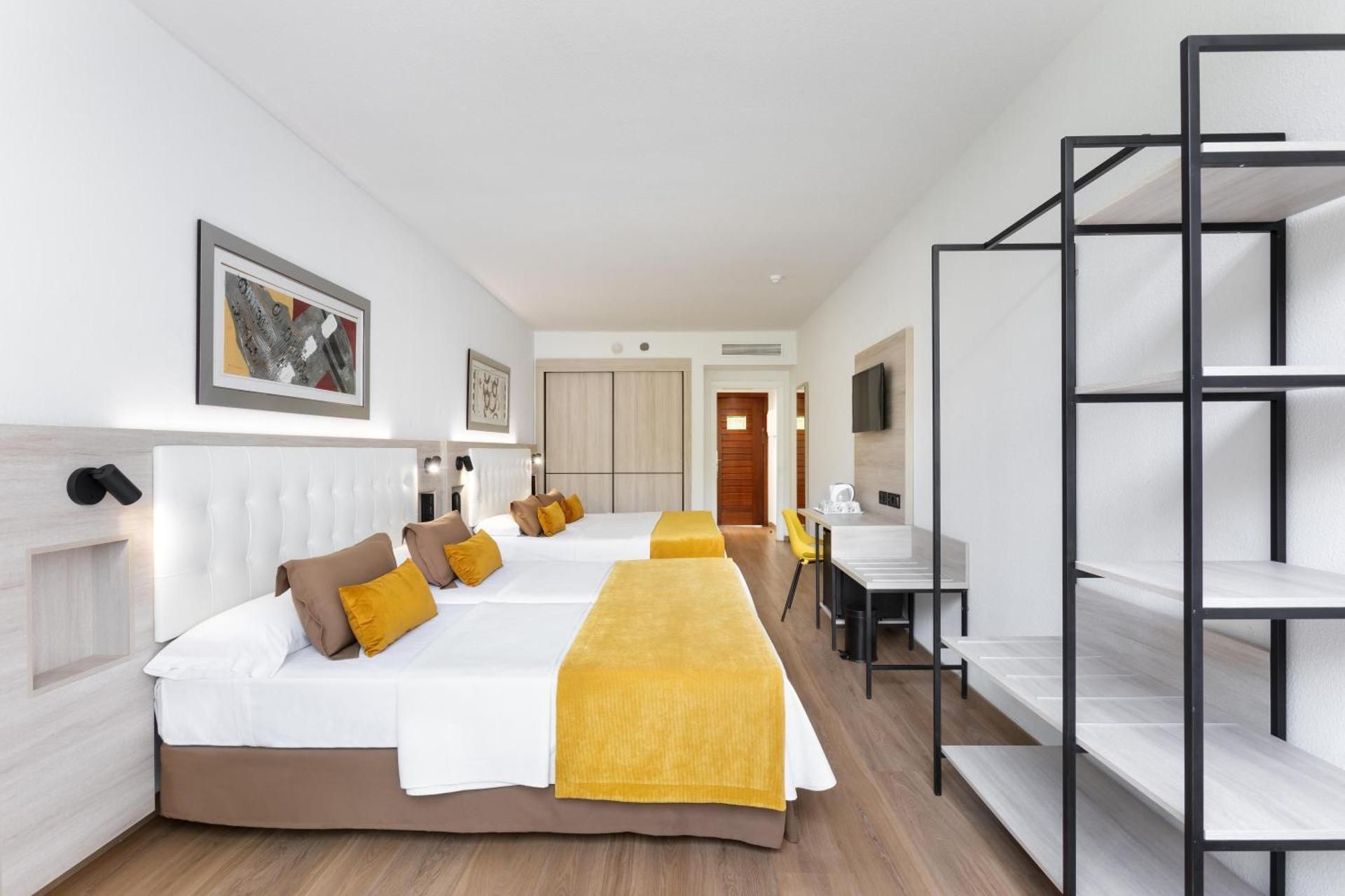 Alexandre Gala Family Room 2