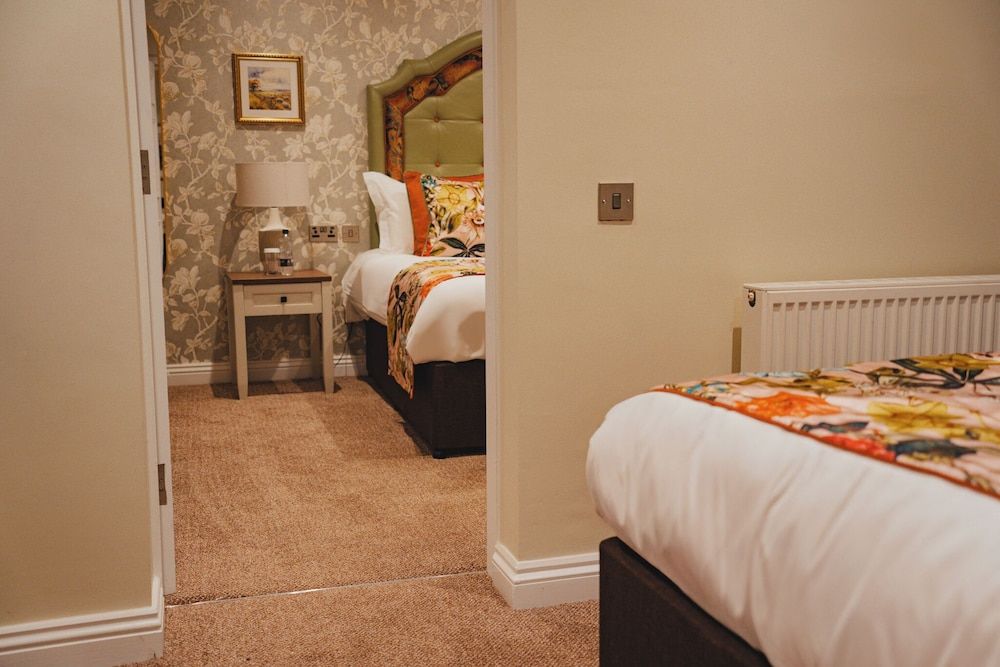The Golden Fleece Hotel, Thirsk, North Yorkshire Superior Triple Room