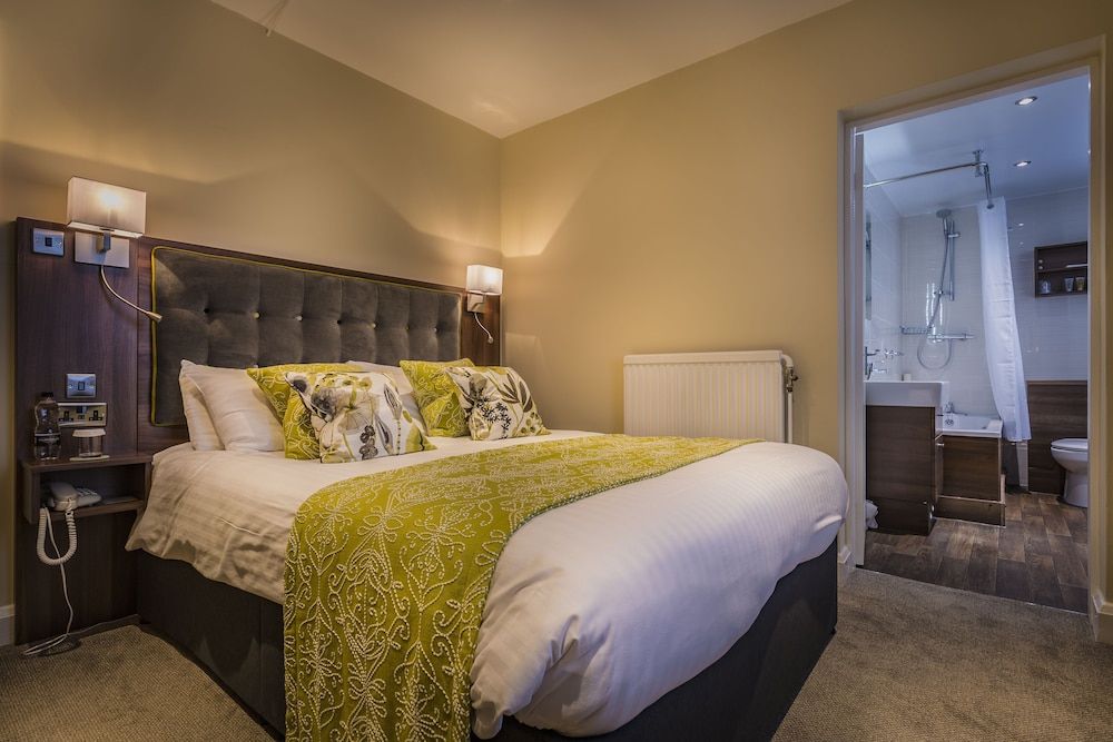 The Golden Fleece Hotel, Thirsk, North Yorkshire Classic Double Room