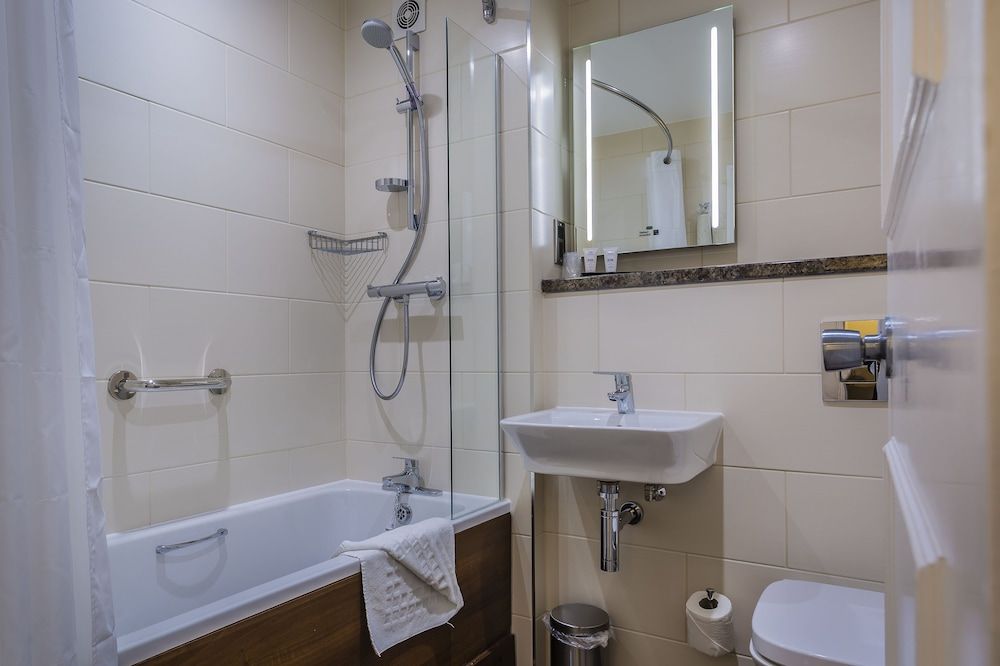 The Talbot Hotel, Oundle, Northamptonshire Classic Double Room 6