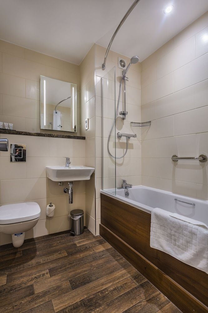 The Talbot Hotel, Oundle, Northamptonshire Classic Double Room 5