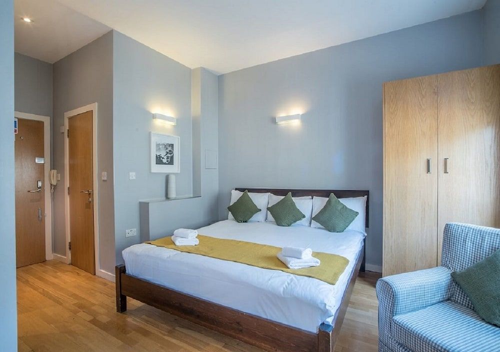 undefined Hyde Park Executive Apartments 4