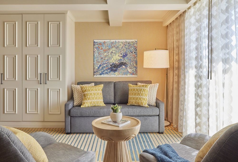 Viceroy Santa Monica Room, 1 King Bed, Partial Ocean View (Canary) 7