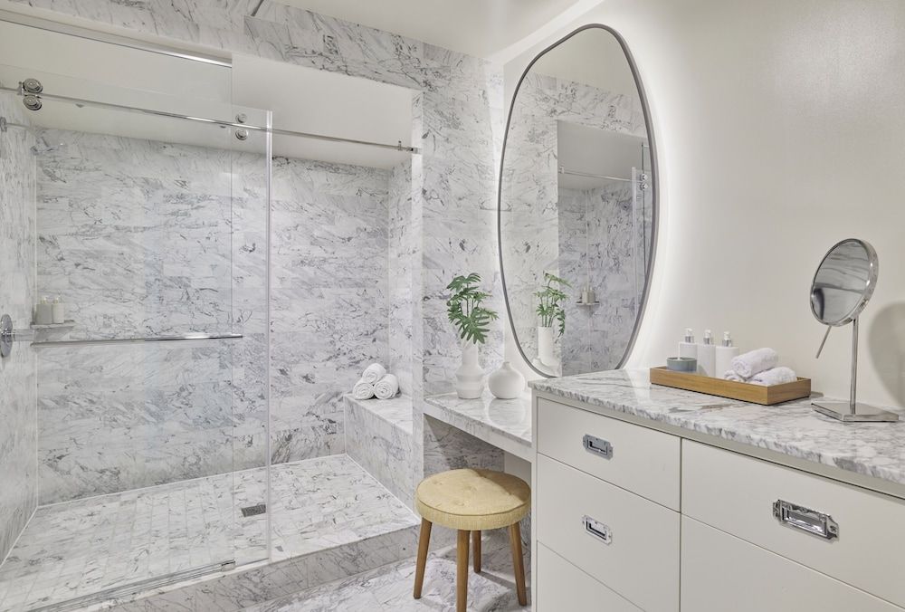 Viceroy Santa Monica Room, 1 King Bed, Partial Ocean View (Canary) 5