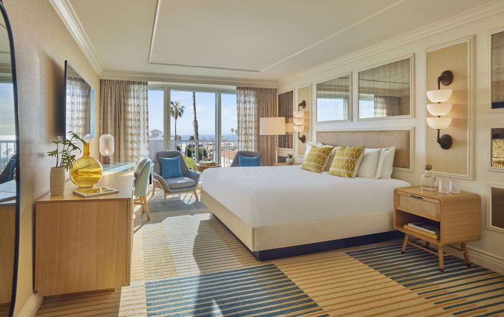 Room, 1 King Bed, Partial Ocean View