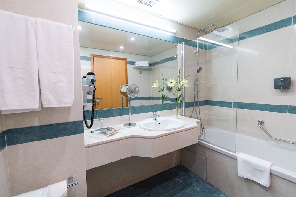 undefined SANA Metropolitan Hotel 9