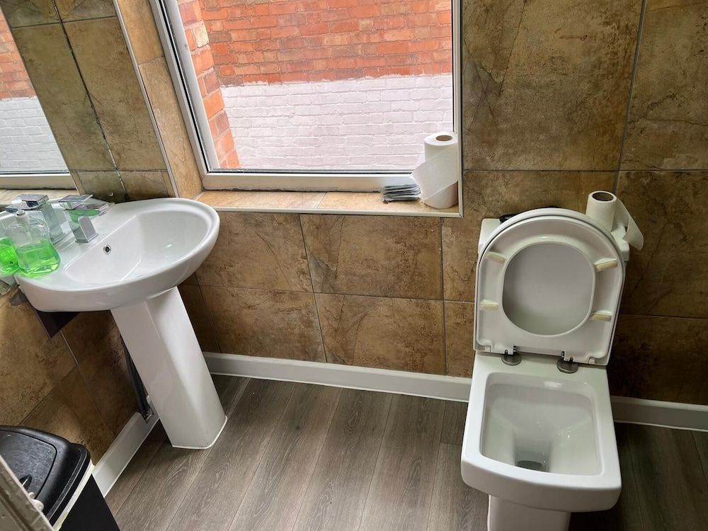Campbell's Guest House Basic Single Room, 1 Bedroom, Non Smoking, Shared Bathroom 5