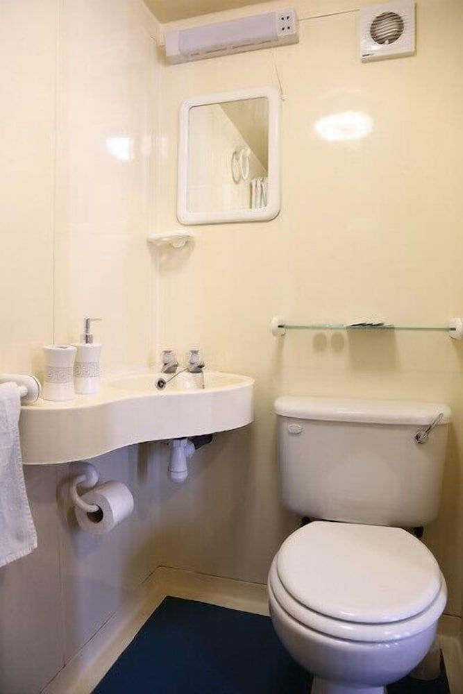 Campbell's Guest House Standard Single Room, 1 Bedroom, Non Smoking, Ensuite 6
