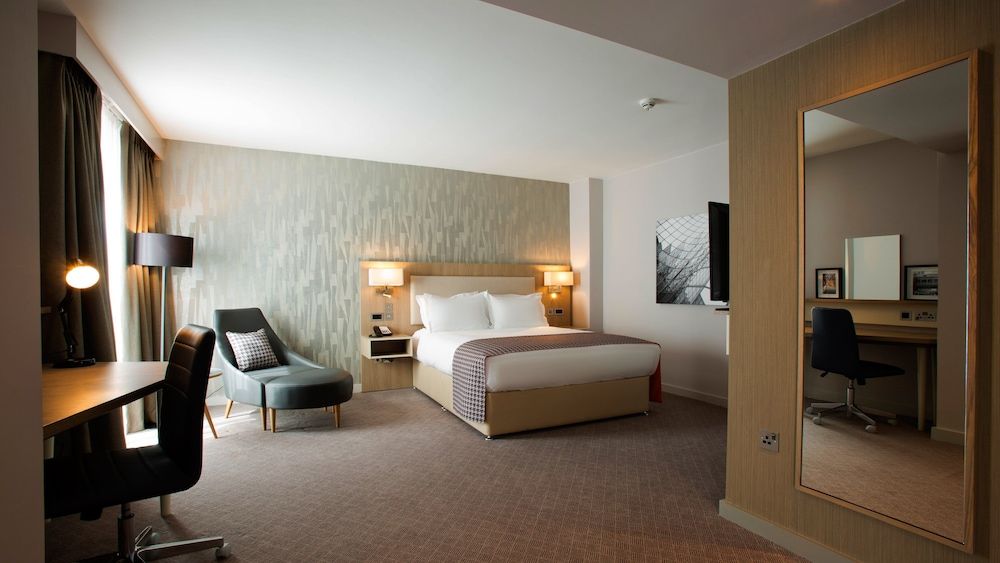 Holiday Inn Manchester - City Centre by IHG Premium Room, 1 King Bed 3