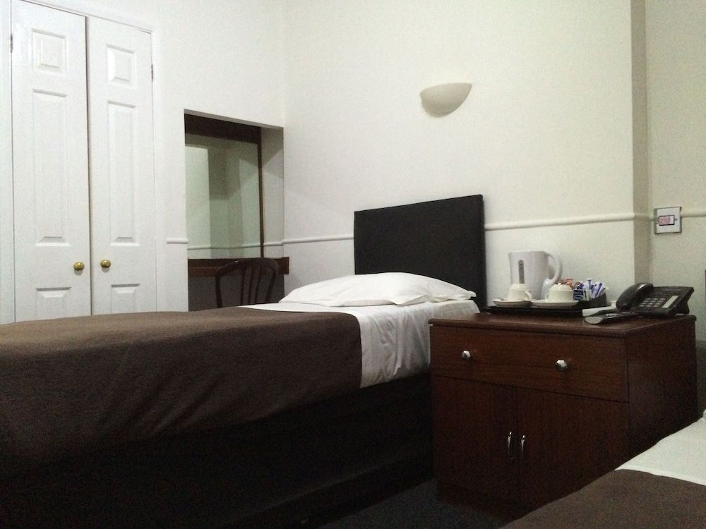 London Continental Hotel Standard Triple Room, 1 Bedroom 2