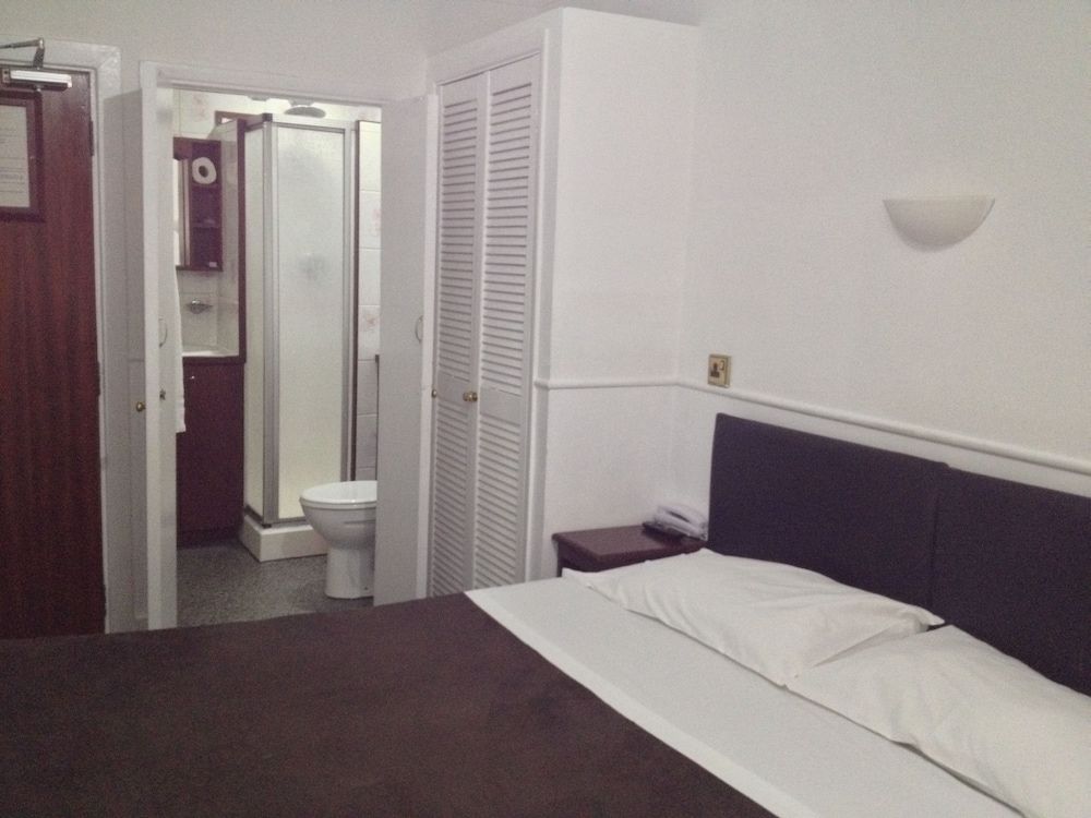 London Continental Hotel Standard Double Room, 1 Double Bed 5