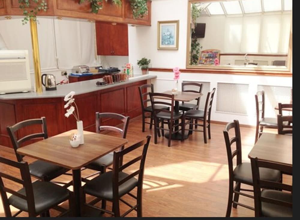 undefined London Continental Hotel 9