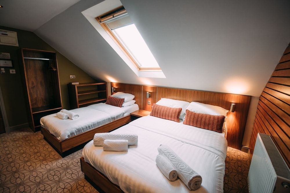 The Commercial Hotel Standard Triple Room 6