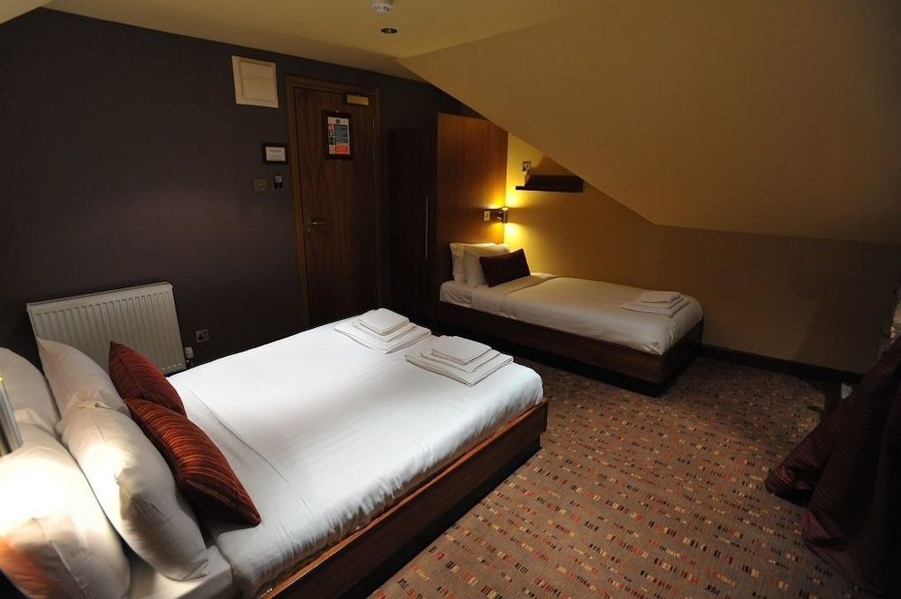 The Commercial Hotel Standard Triple Room 5