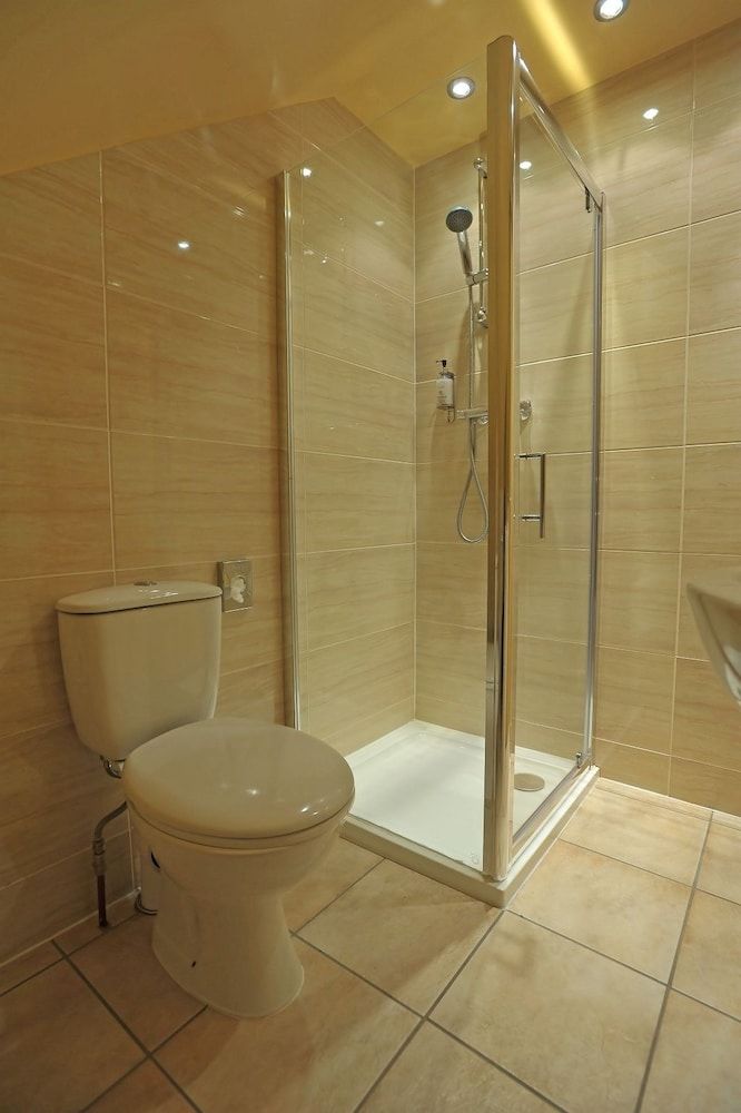 The Commercial Hotel Standard Twin Room, 2 Twin Beds 4