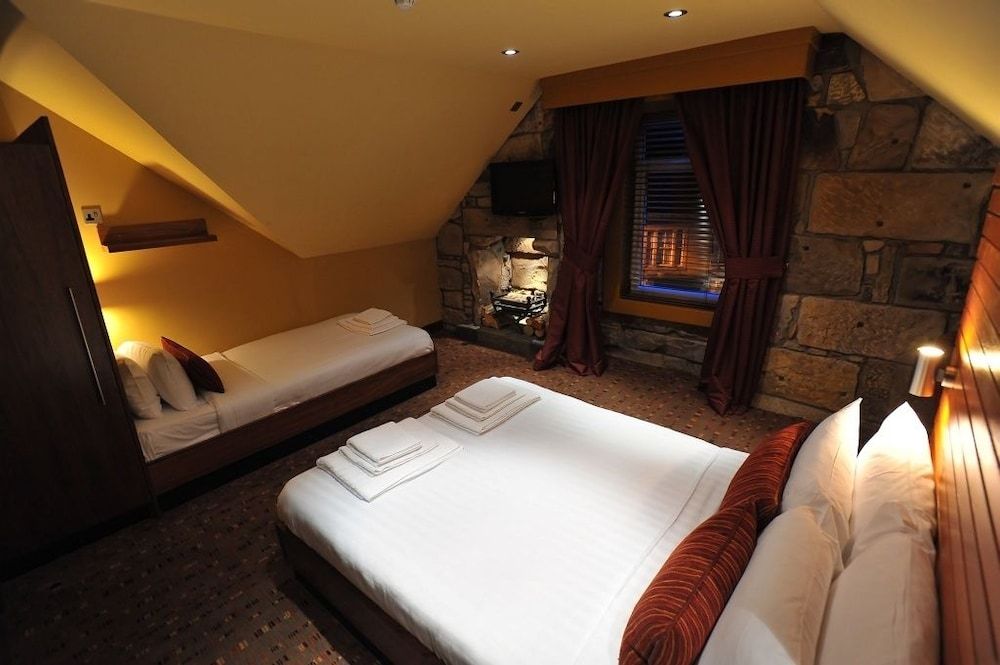 The Commercial Hotel Standard Triple Room 2