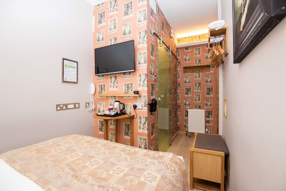 Arosfa Hotel London by Compass Hospitality Basic Double Room 7