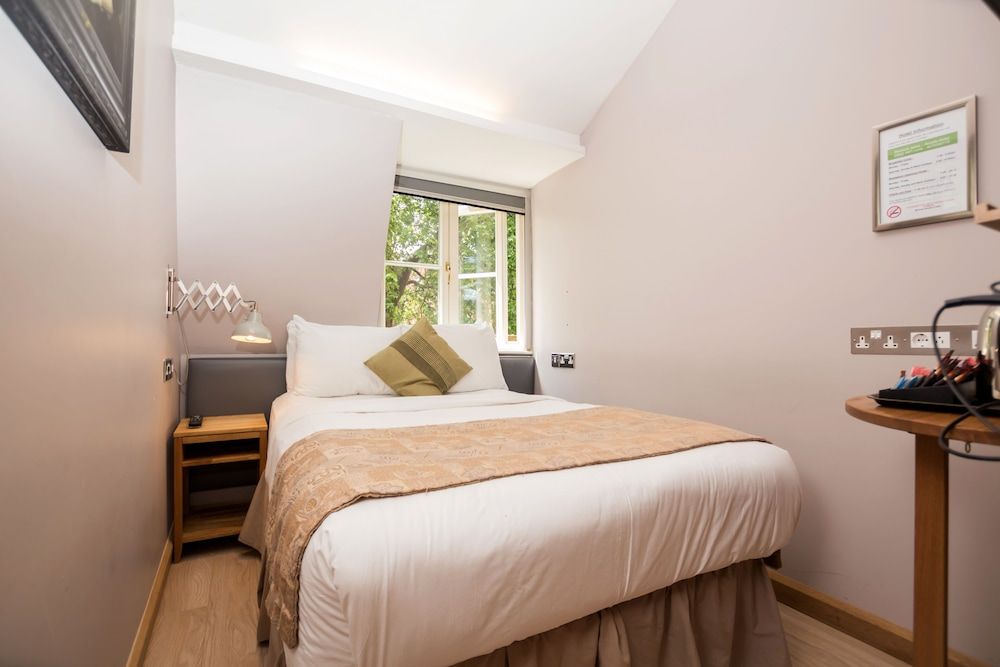 Arosfa Hotel London by Compass Hospitality Basic Double Room 3