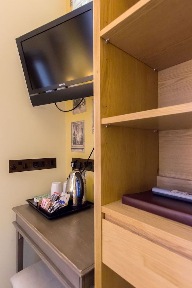 Arosfa Hotel London by Compass Hospitality Basic Double Room 25