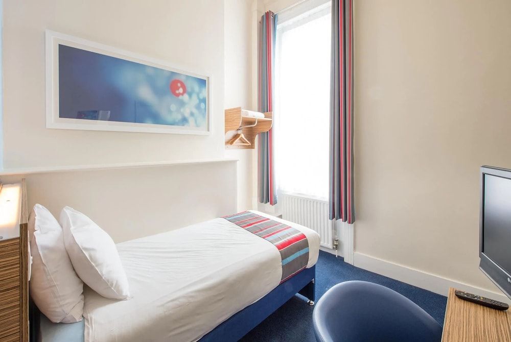 undefined Travelodge London Central Marylebone 10