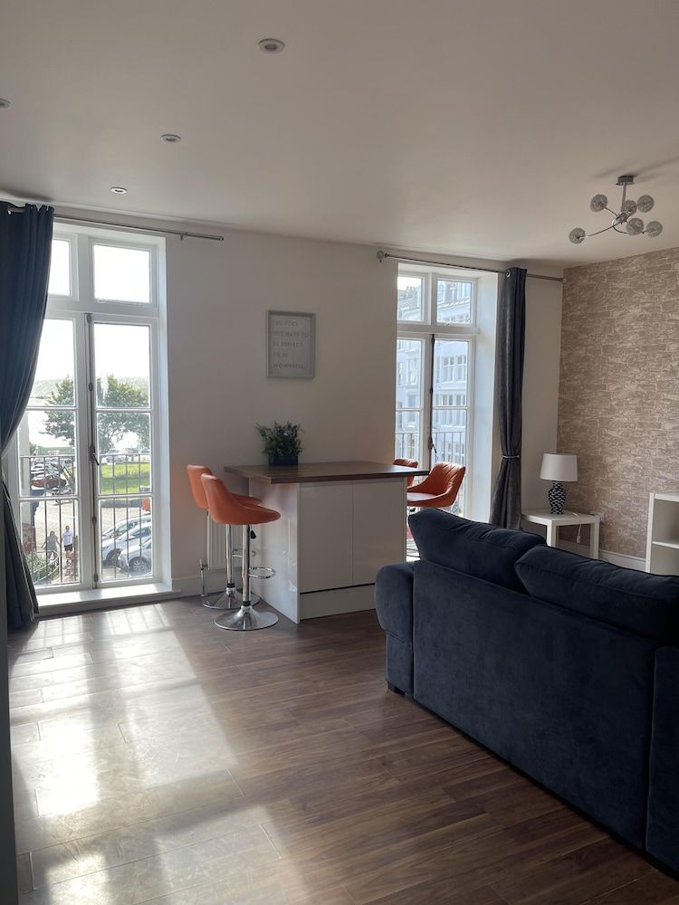 Harcourt Place Apartment, Private Bathroom, Sea View (Apartment 1 - 6 Berth) 6