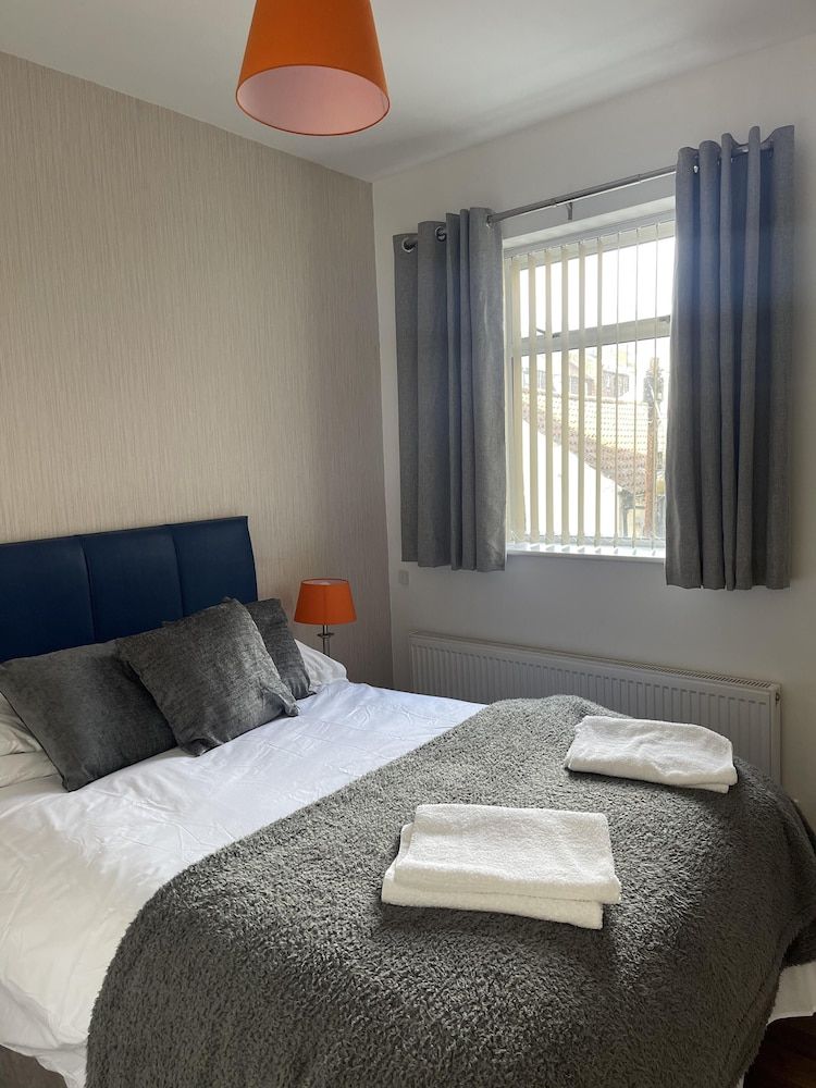 Harcourt Place Apartment, Private Bathroom, Sea View (Apartment 1 - 6 Berth)