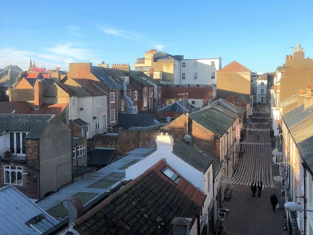 Harcourt Place Luxury Apartment, Private Bathroom, Sea View (Apartment 2 - 5 Berth	) 5