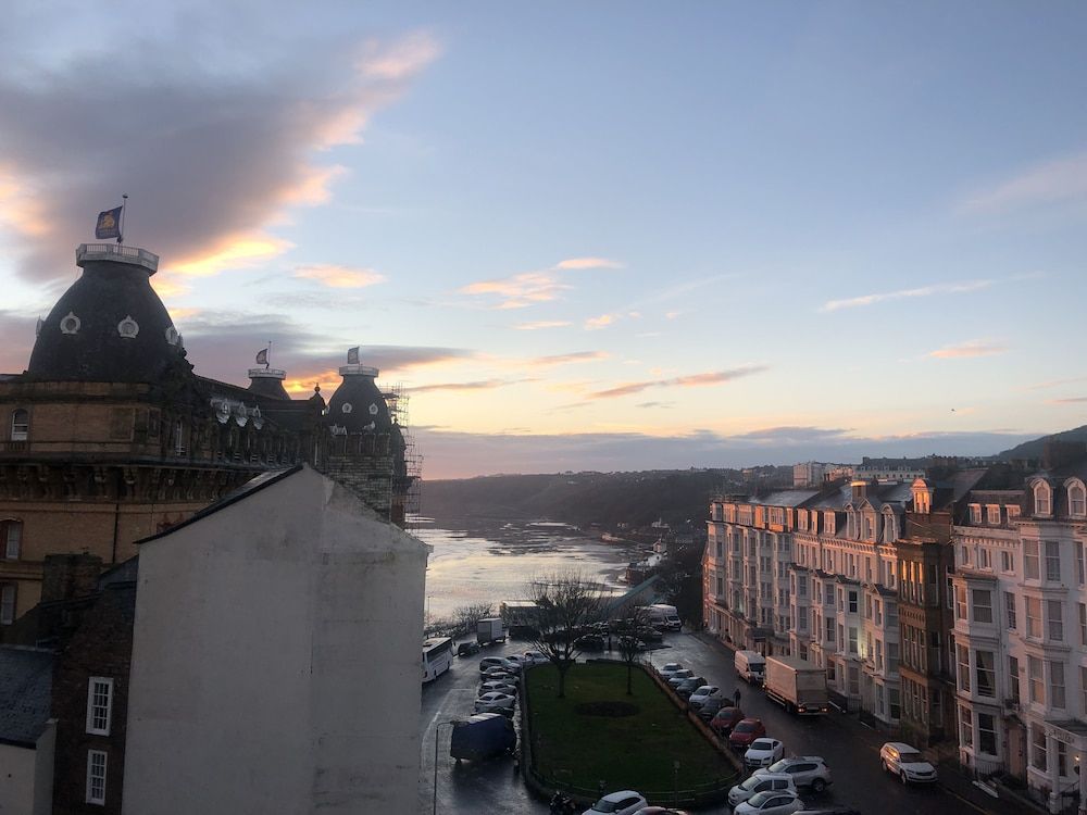 Harcourt Place Luxury Apartment, Ensuite, Sea View (Apartment 3 - 8 Berth	) 3