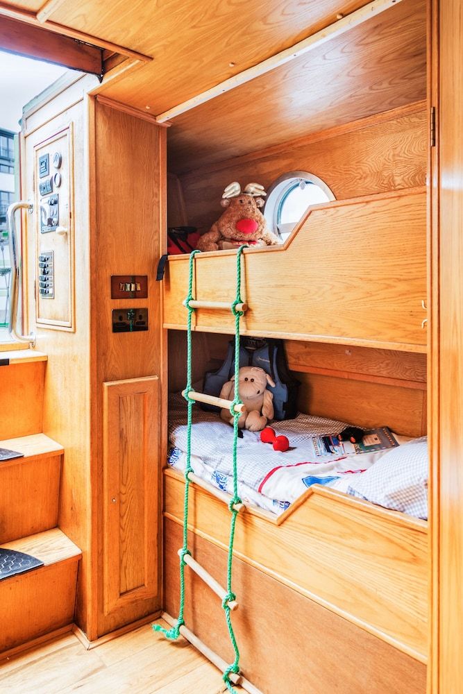 The Four Sisters Boatel Luxury Cabin (Houseboat - 2 double & 1 bunk bed) 9