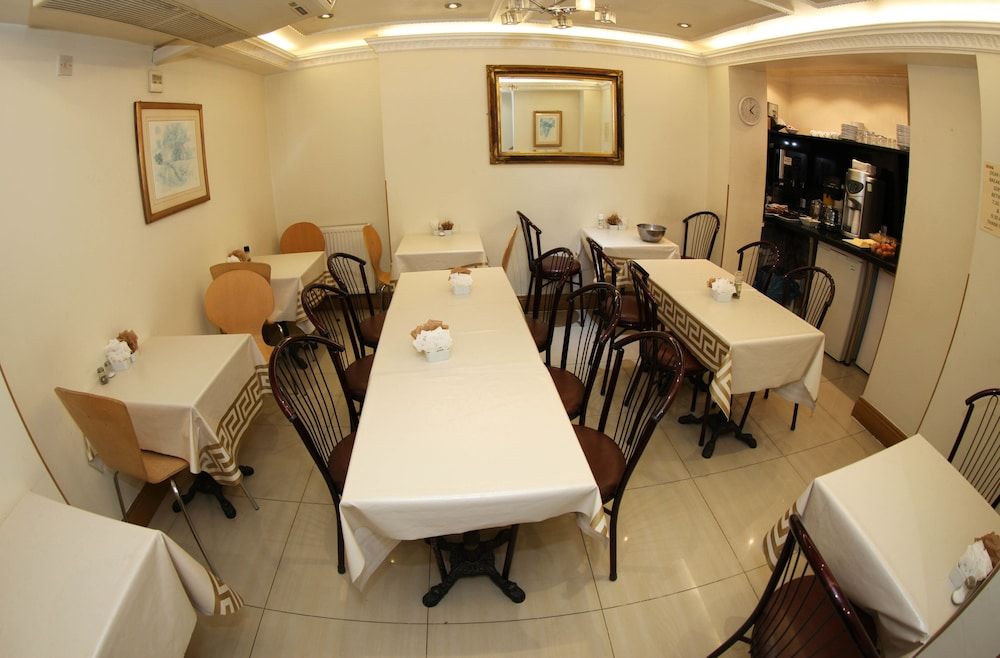 undefined Holland Court Hotel 7