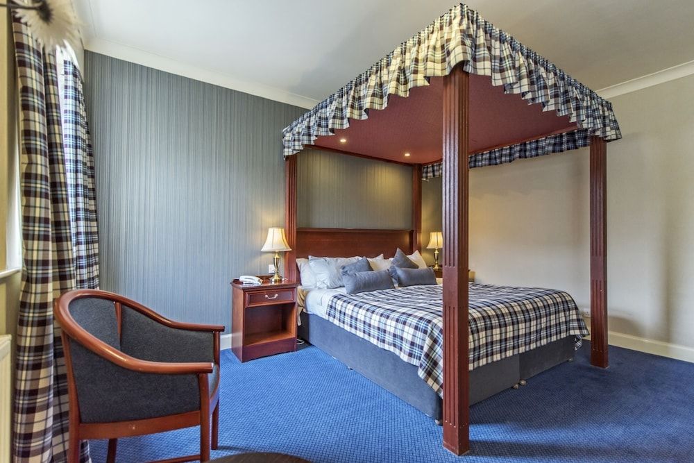 4 Poster Double Room