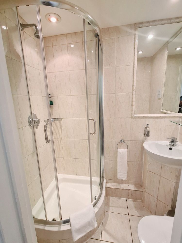 Rushmore Hotel Double Room 9