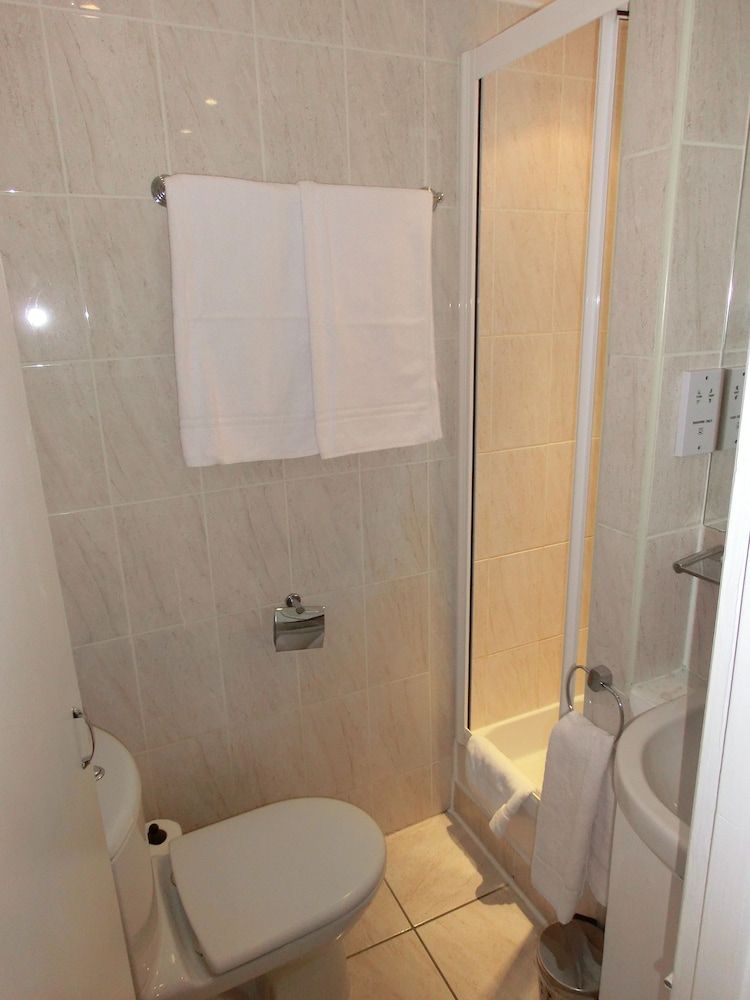 Rushmore Hotel Double Room 8