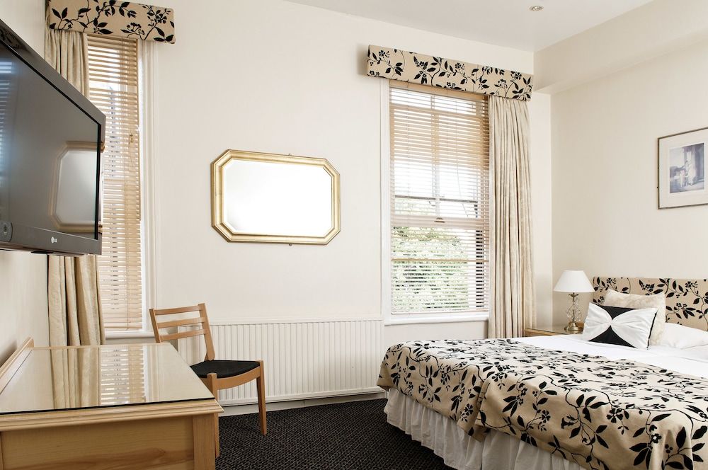 Rushmore Hotel Twin Room 2