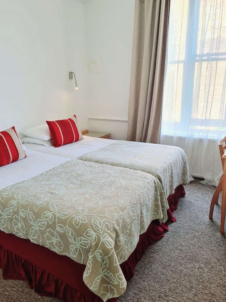 Rushmore Hotel Twin Room