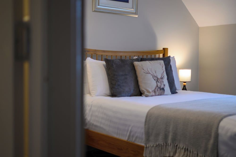 Coolin View Guest Rooms Comfort Double Room, Ensuite, Sea View 3