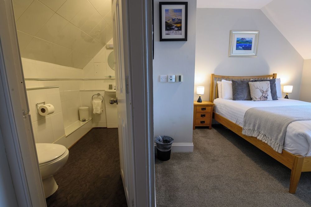 Coolin View Guest Rooms Comfort Double Room, Ensuite, Sea View 2