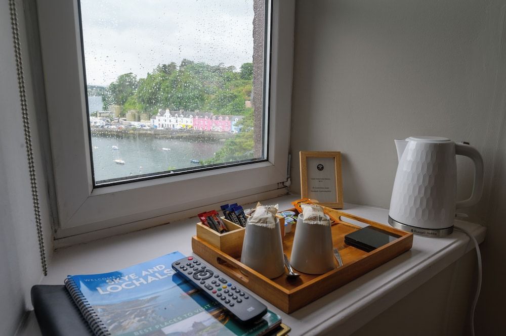 Coolin View Guest Rooms Comfort Double Room, Ensuite, Sea View 6