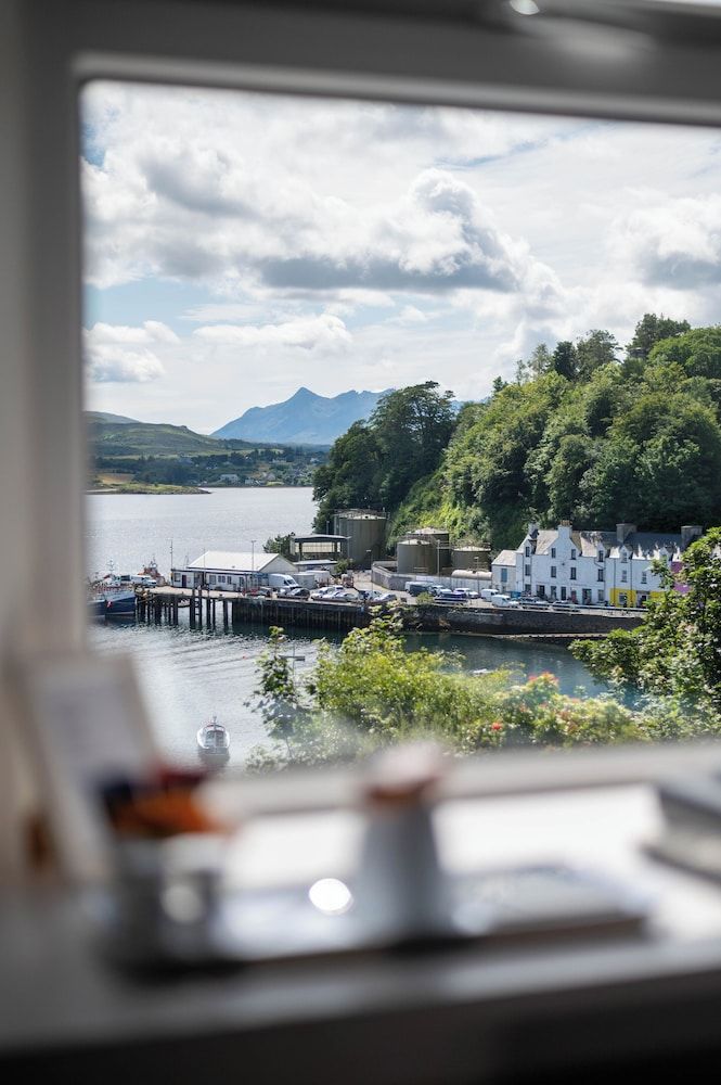 Coolin View Guest Rooms Standard Single Room, Ensuite, Sea View (Larger Bed) 4