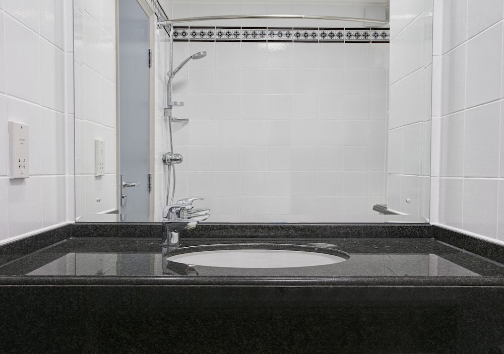 Leonardo Hotel East Midlands Airport Stay 1 Night, Park 15 Days 5