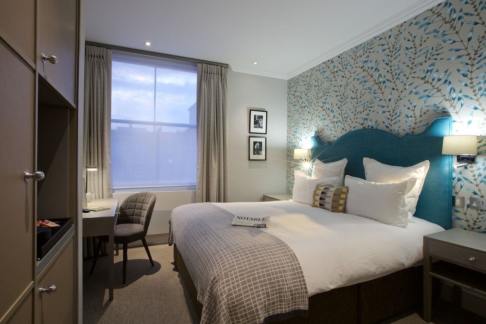 54 Queens Gate Hotel Double Room 12