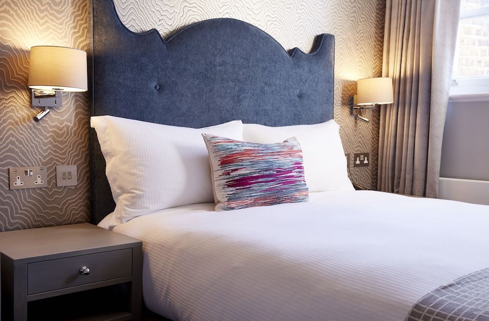 54 Queens Gate Hotel Double Room 5