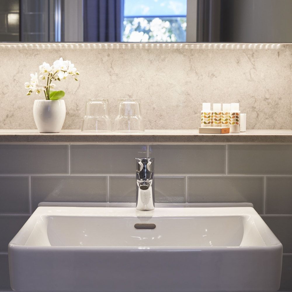 54 Queens Gate Hotel Double Room 14