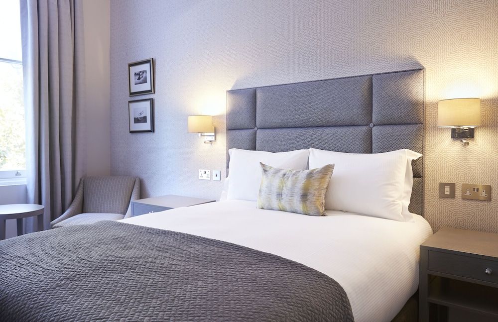 54 Queens Gate Hotel Double Room 4