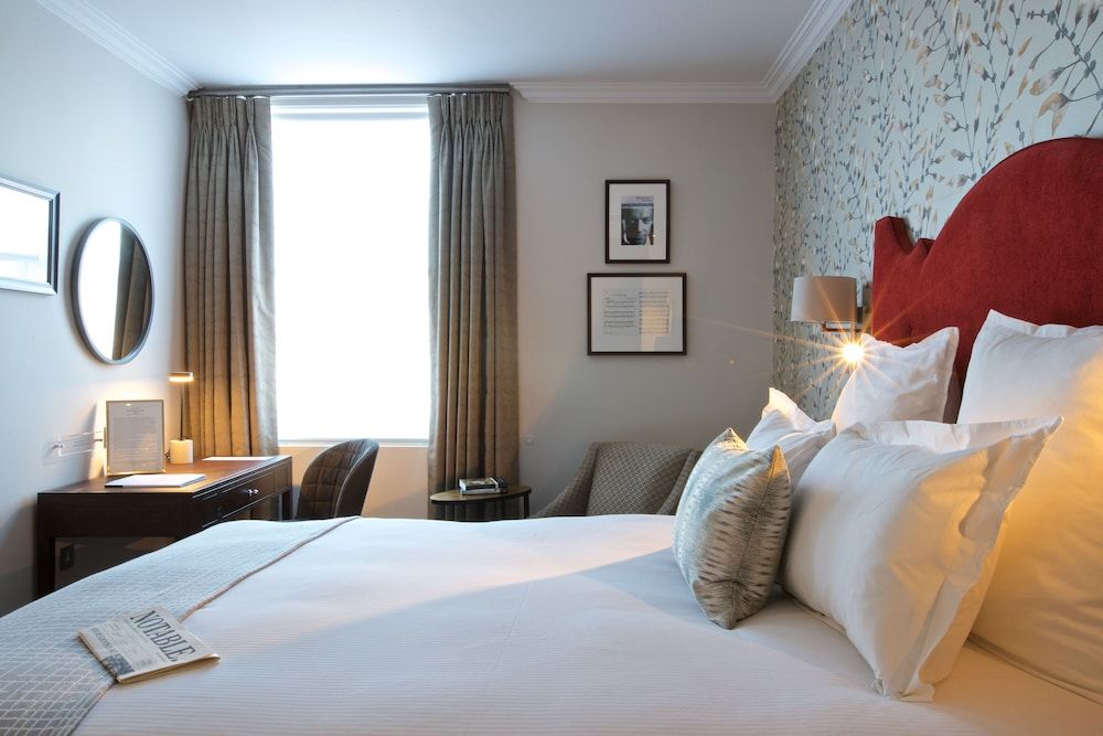 54 Queens Gate Hotel Double Room 7