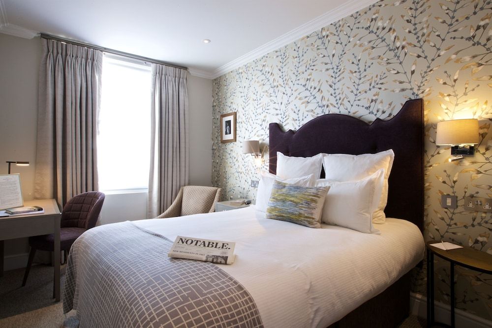 54 Queens Gate Hotel Double Room 10