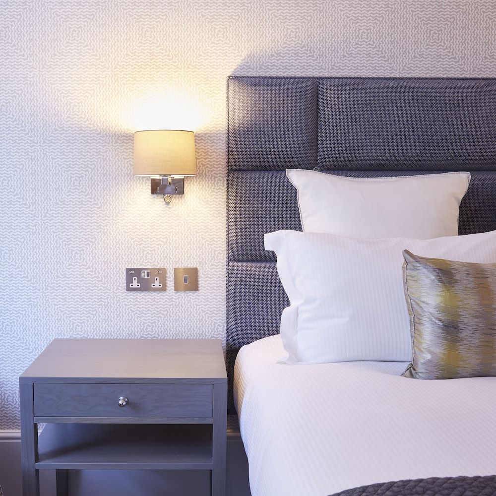 54 Queens Gate Hotel Double Room 2