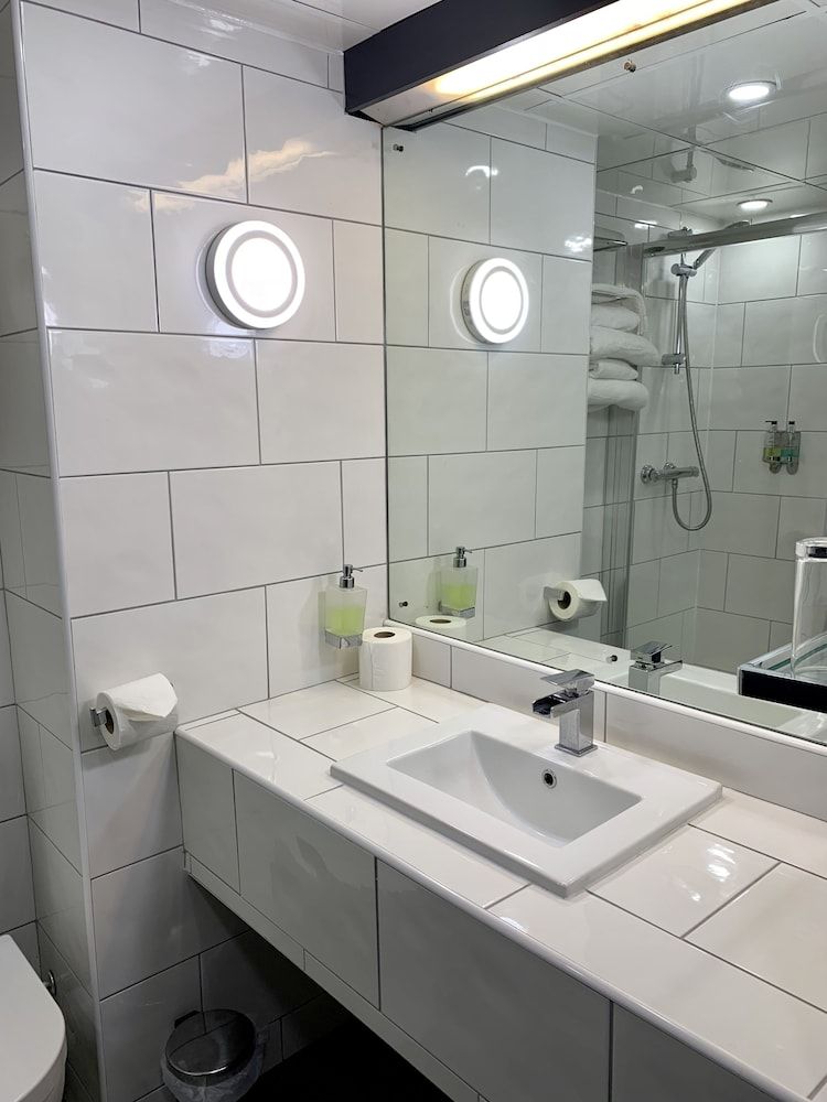 The Bruce Hotel Standard Twin Room 9