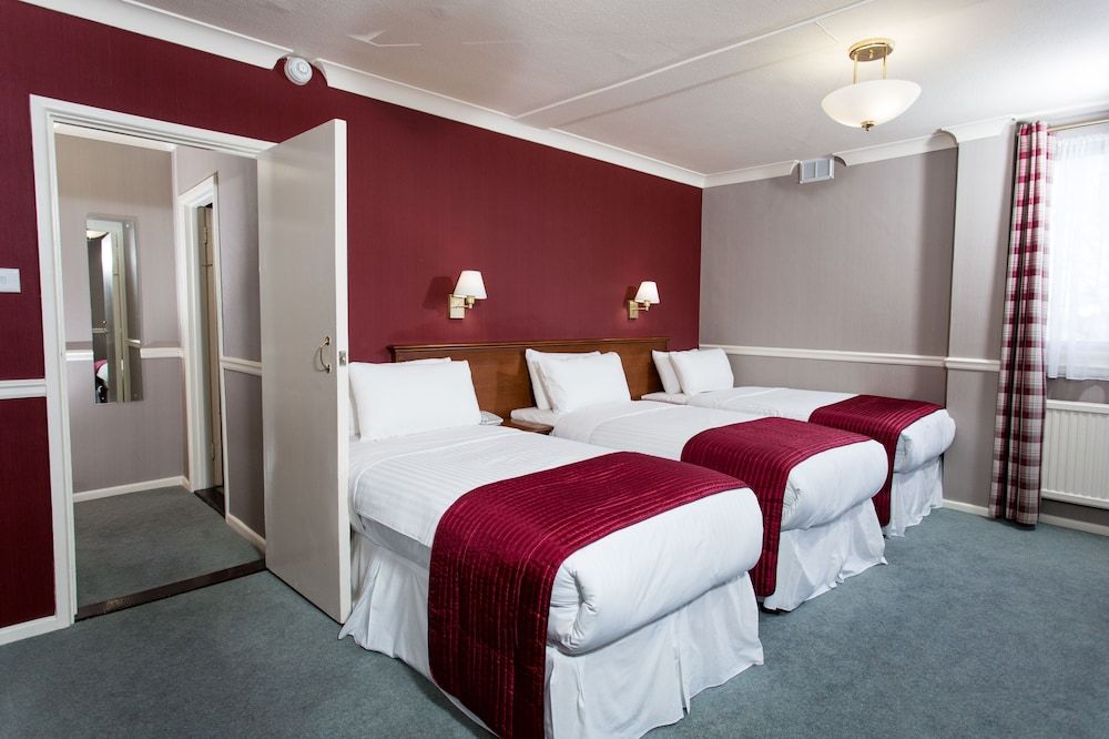 Triple Room (Crown, 3 Single Beds)